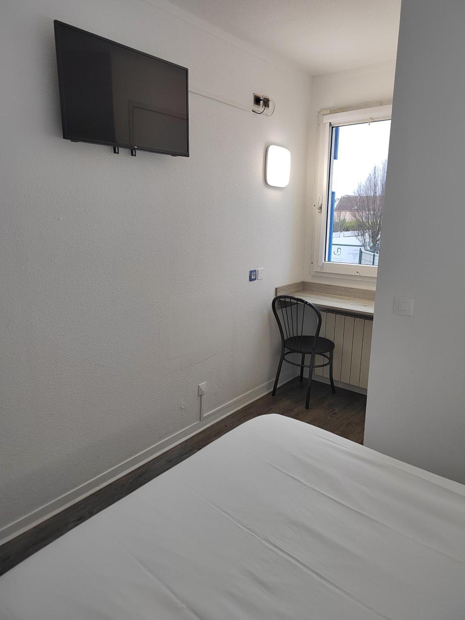 Alpha Hotel Bouafle Екстер'єр фото