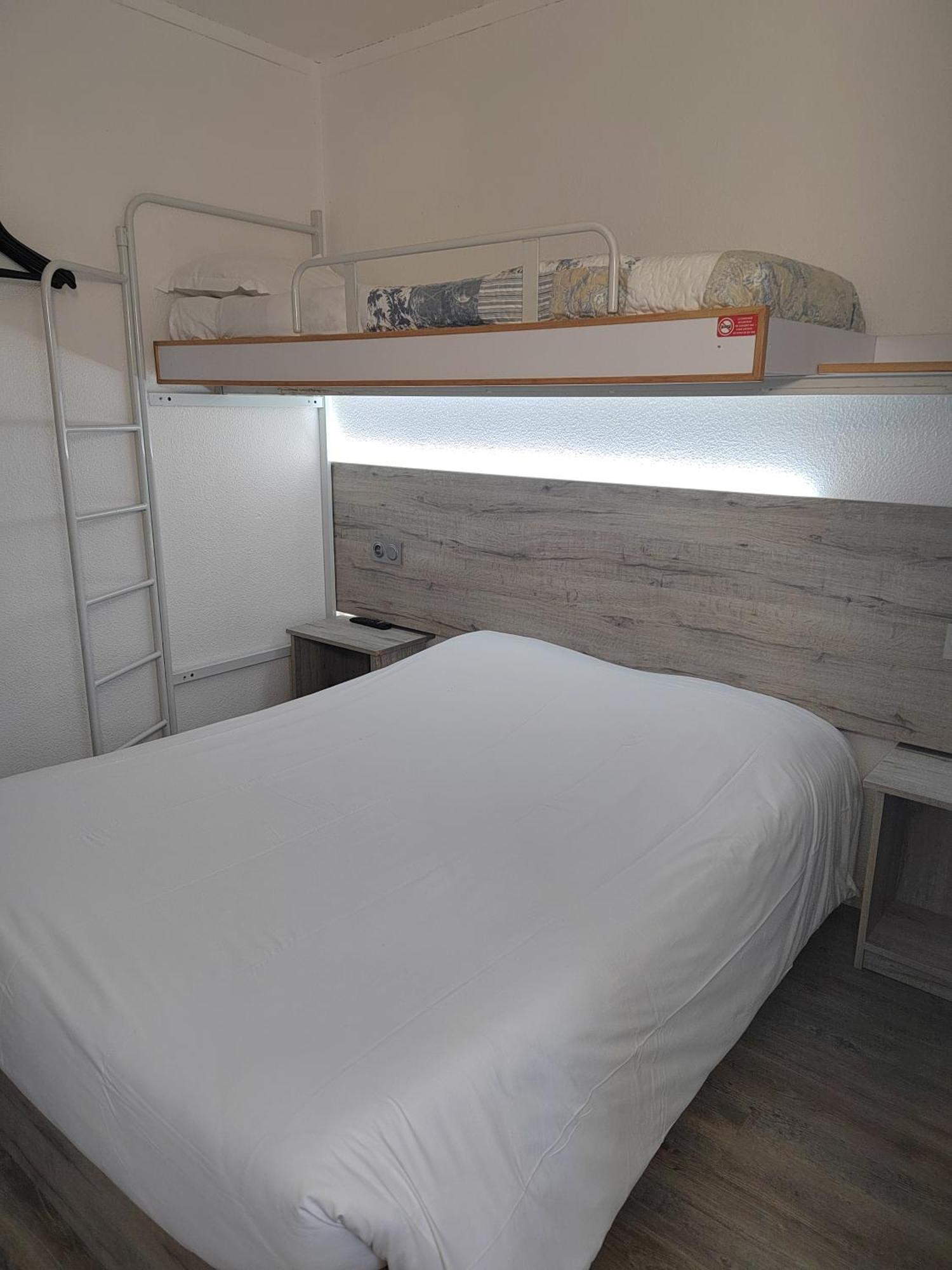 Alpha Hotel Bouafle Екстер'єр фото